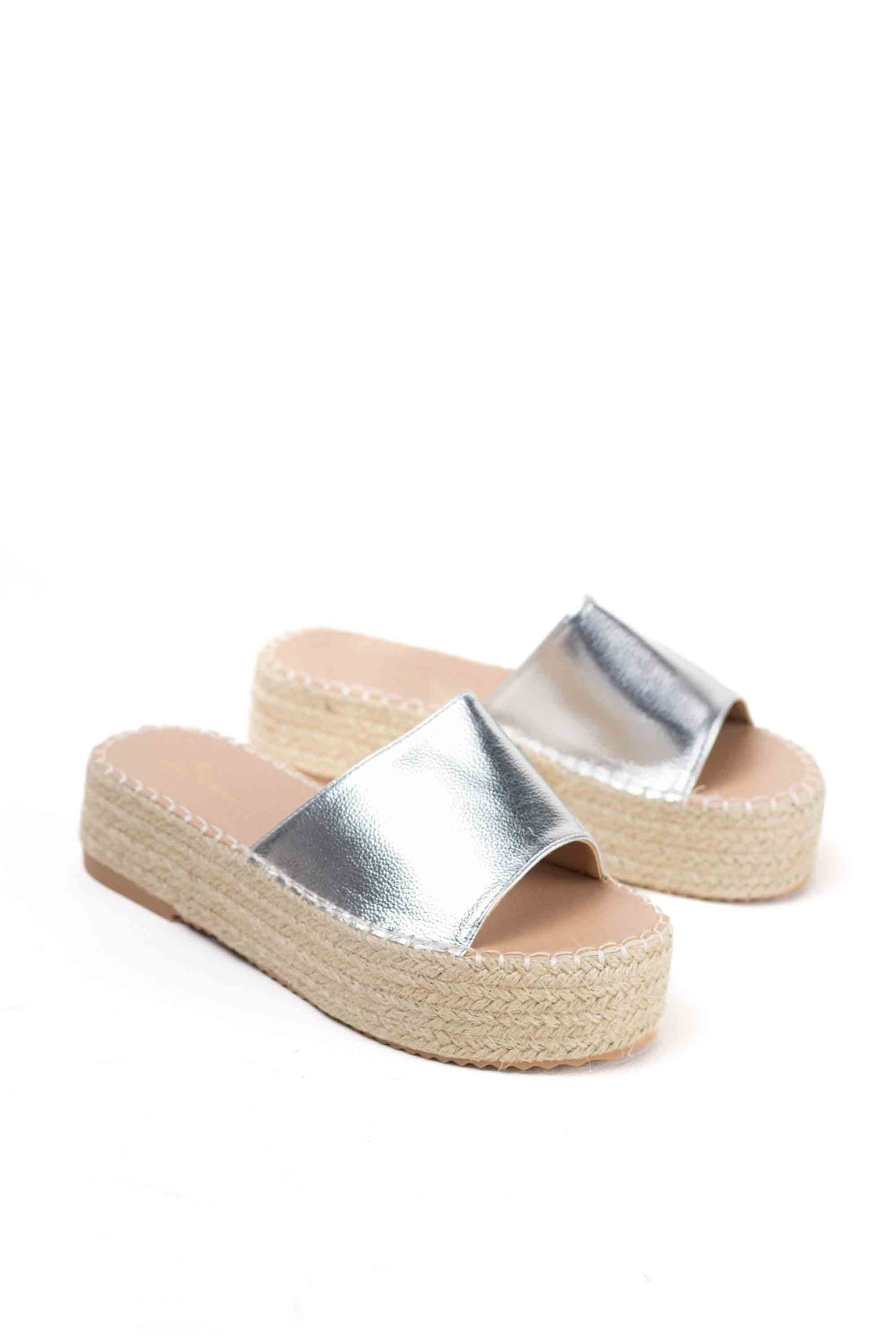 Sandalias doradas mujer planas con plataforma de esparto para verano