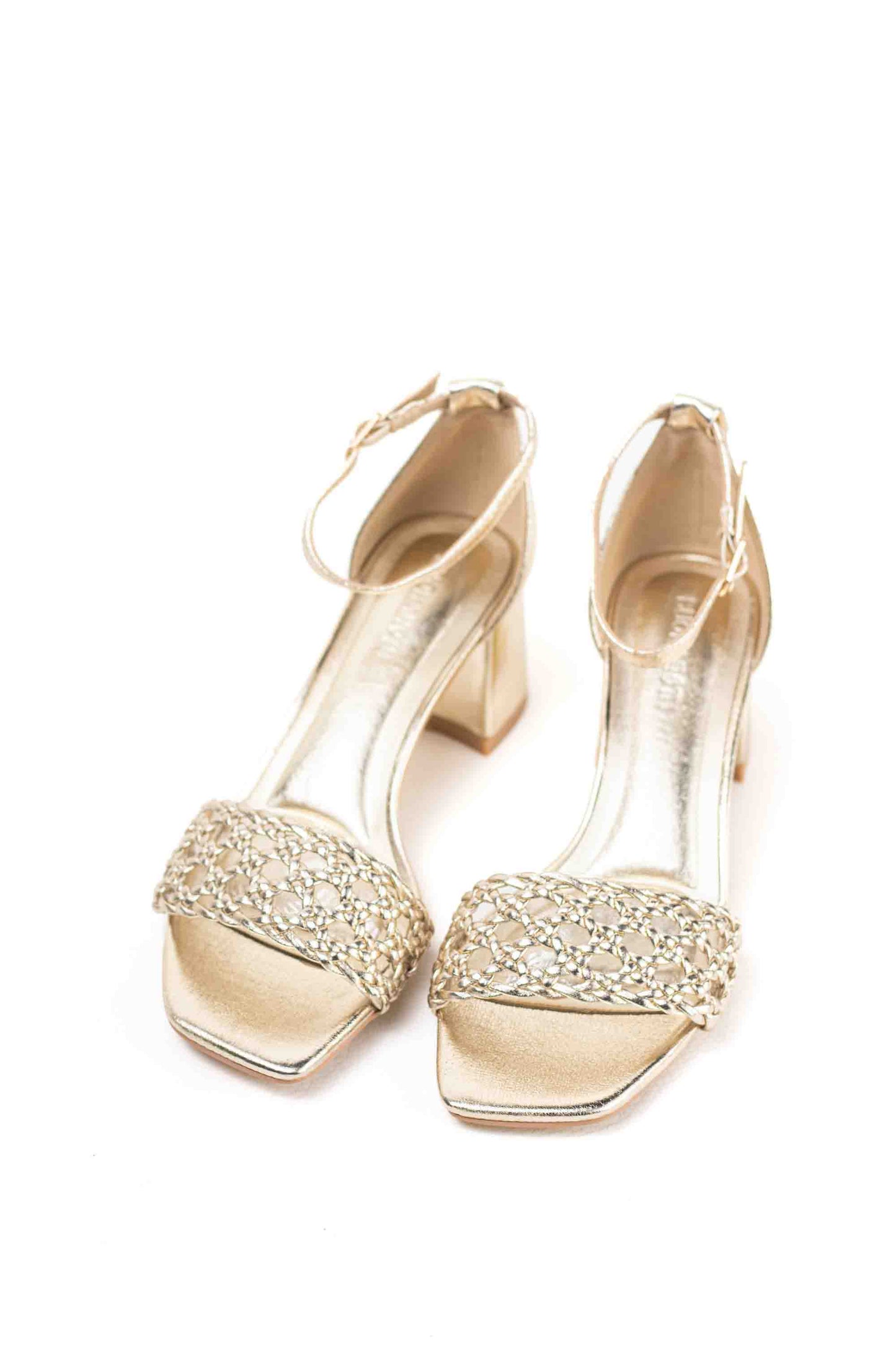 Sandalias doradas mujer tacón medio par vestir con diseño trenzado