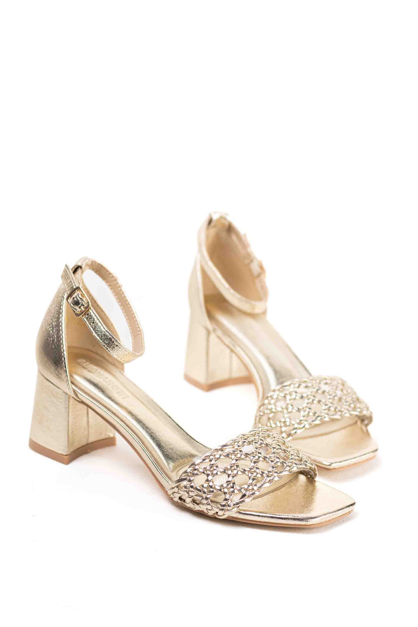 Sandalias doradas mujer tacón medio par vestir con diseño trenzado