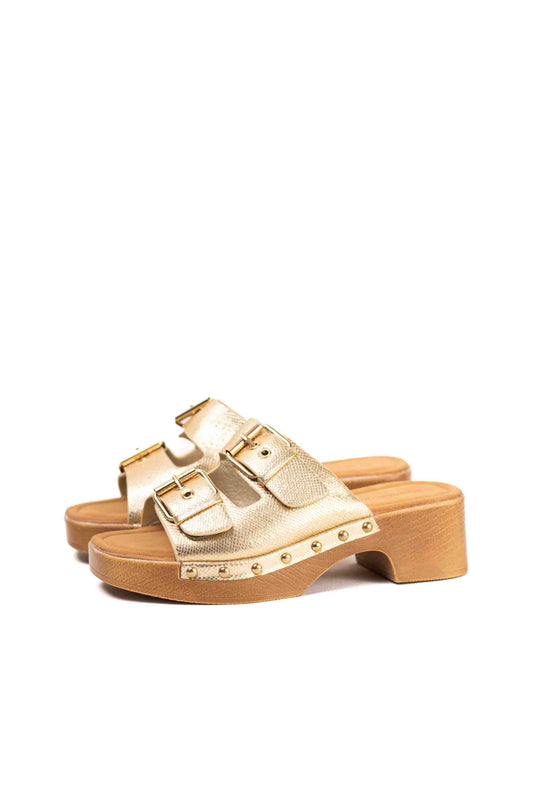 sandalias doradas zuecos doble hebilla con tachuelas