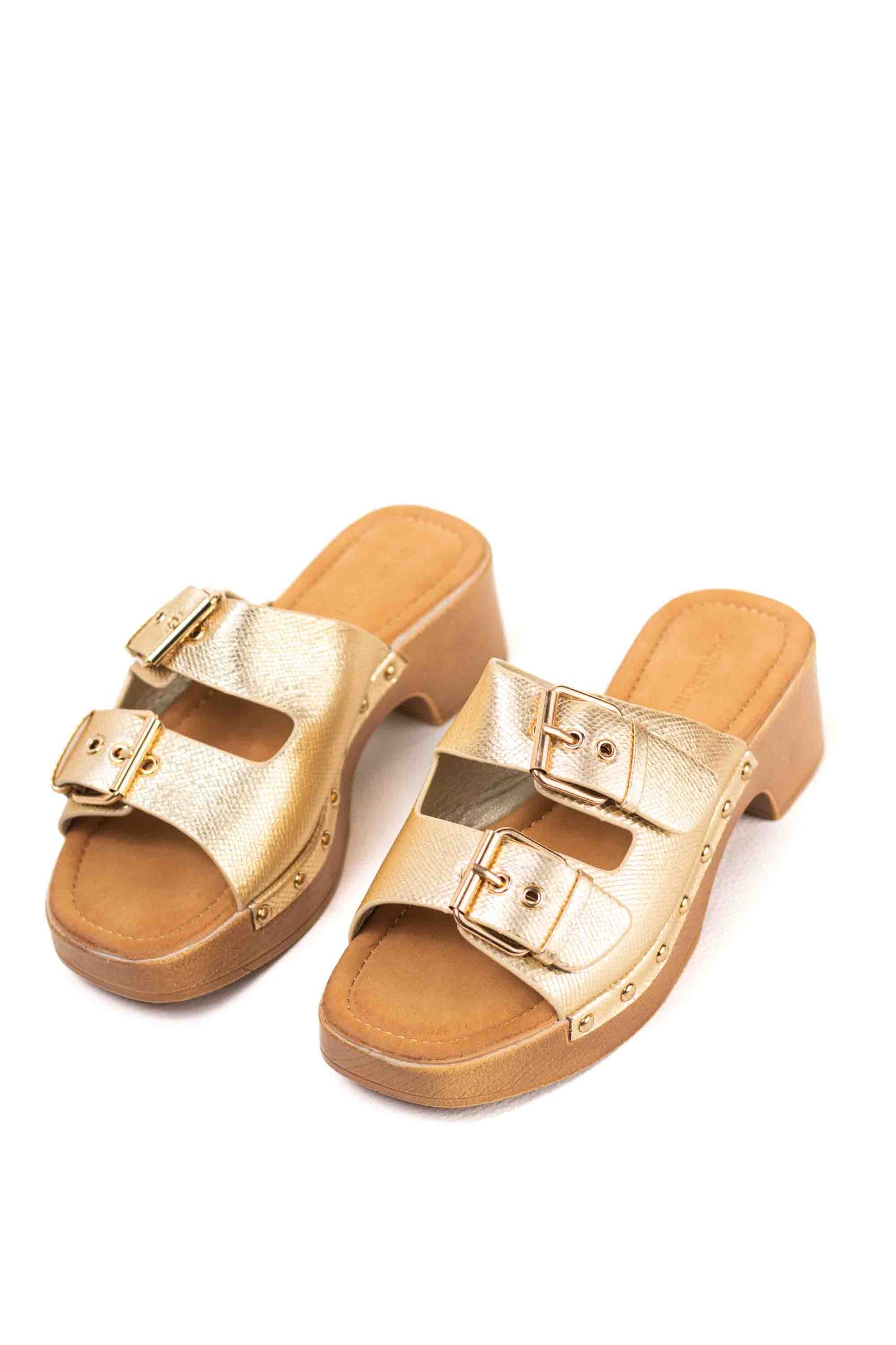 sandalias doradas zuecos doble hebilla con tachuelas