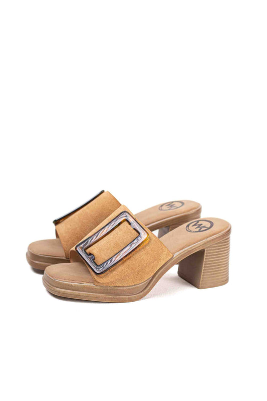 Sandalias mules dorados tacón medio detalle de hebilla