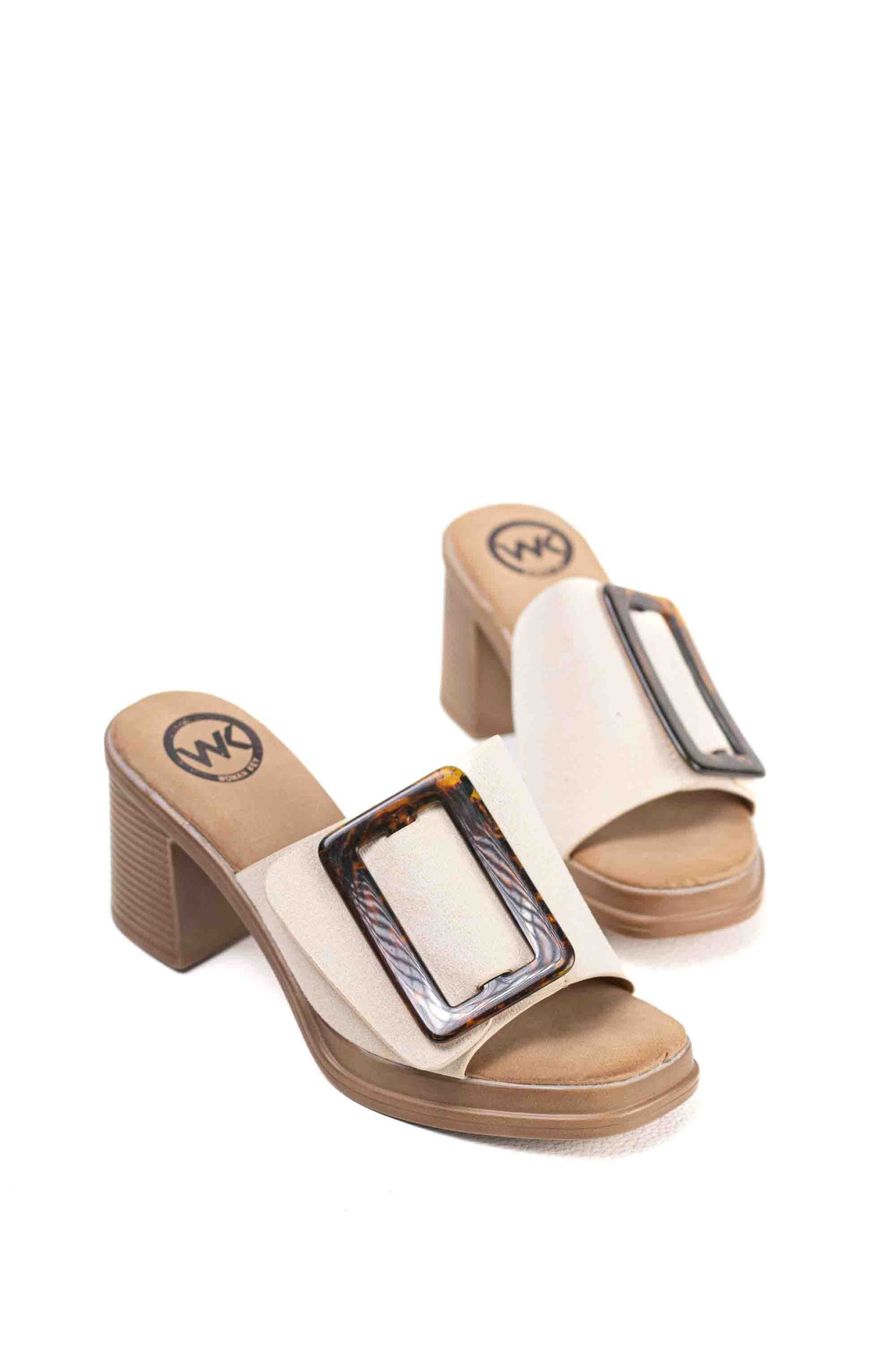 Sandalias mules dorados tacón medio detalle de hebilla