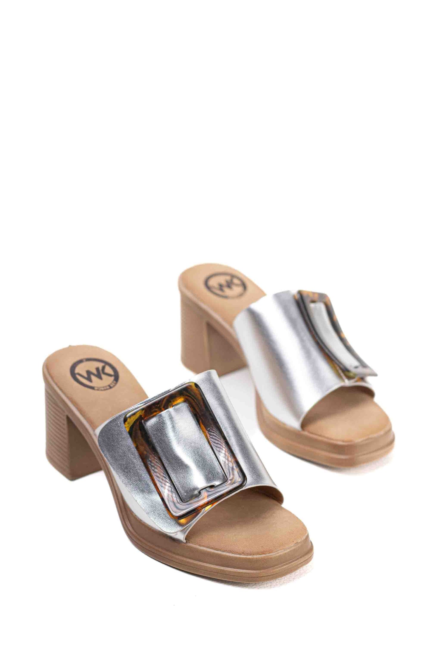 Sandalias mules dorados tacón medio detalle de hebilla