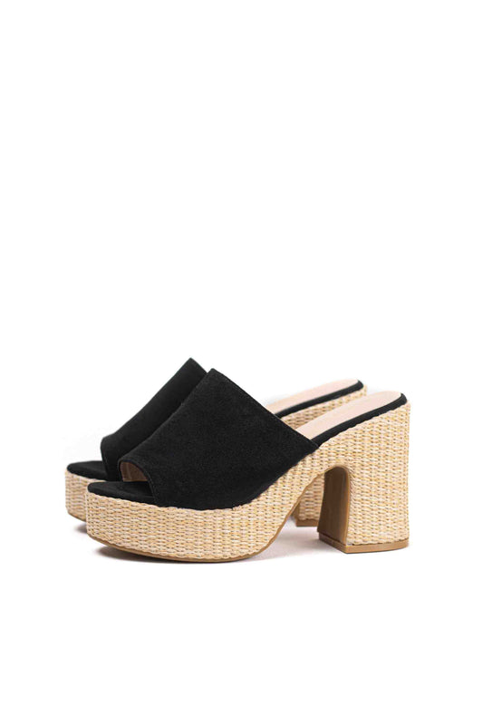 Sandalias doradas zuecos tacón alto con plataforma de rafia