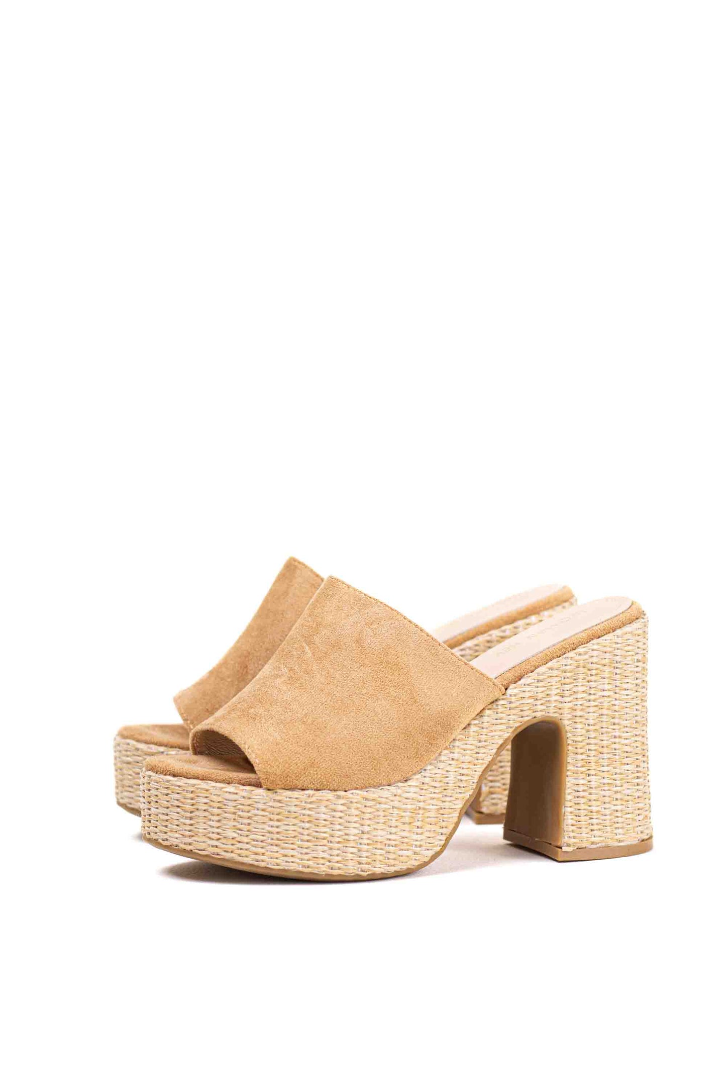 Sandalias doradas zuecos tacón alto con plataforma de rafia