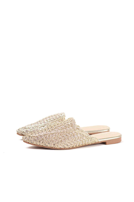 Sandalias doradas mules con suela plana diseño trenzado