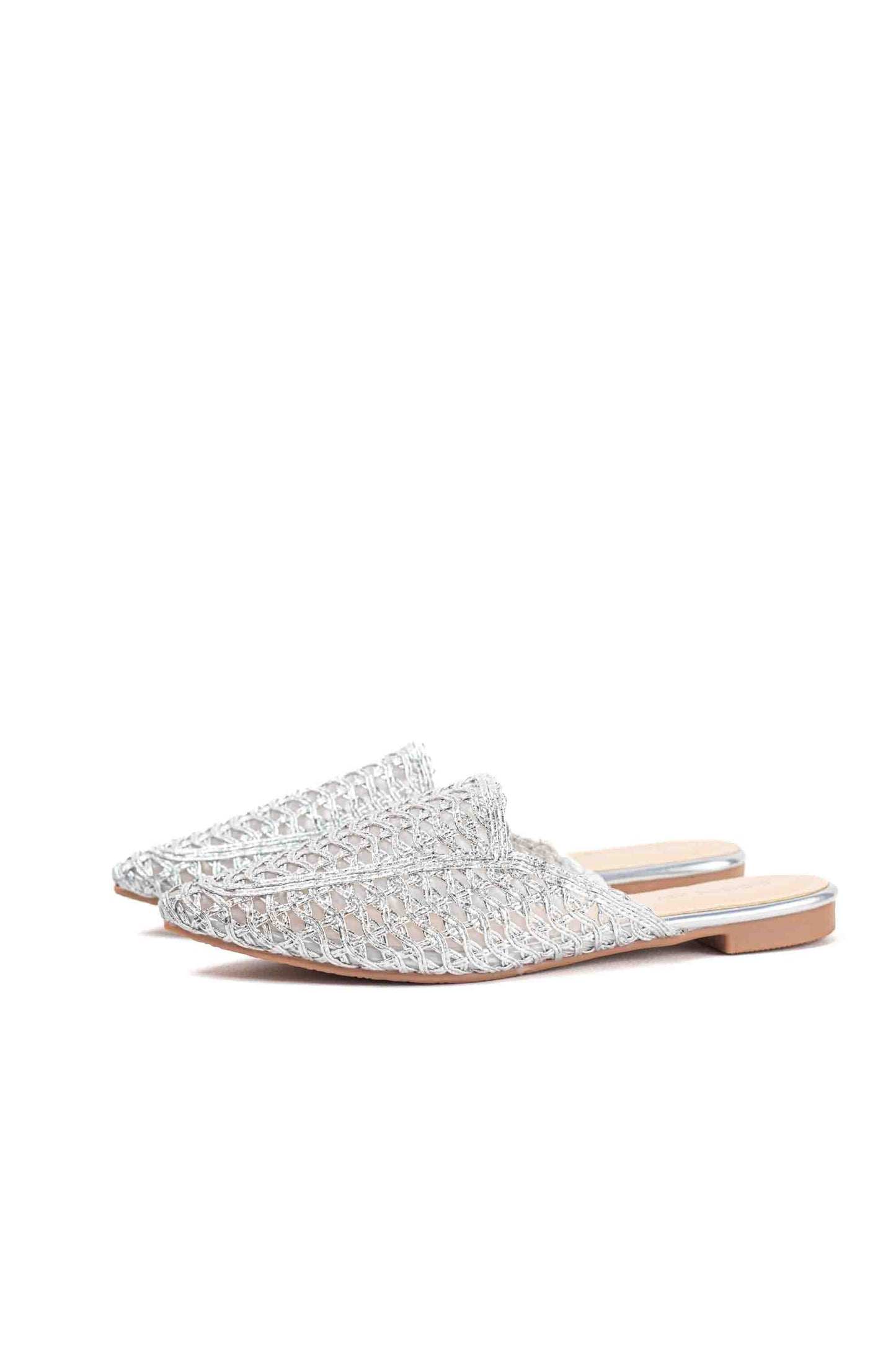 Sandalias doradas mules con suela plana diseño trenzado