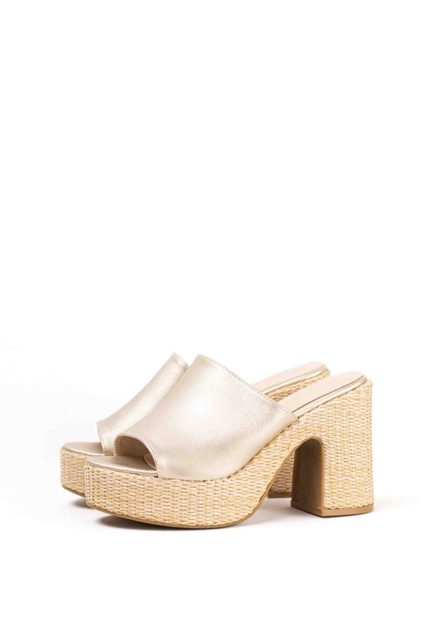 Sandalias doradas zuecos tacón alto con plataforma de rafia