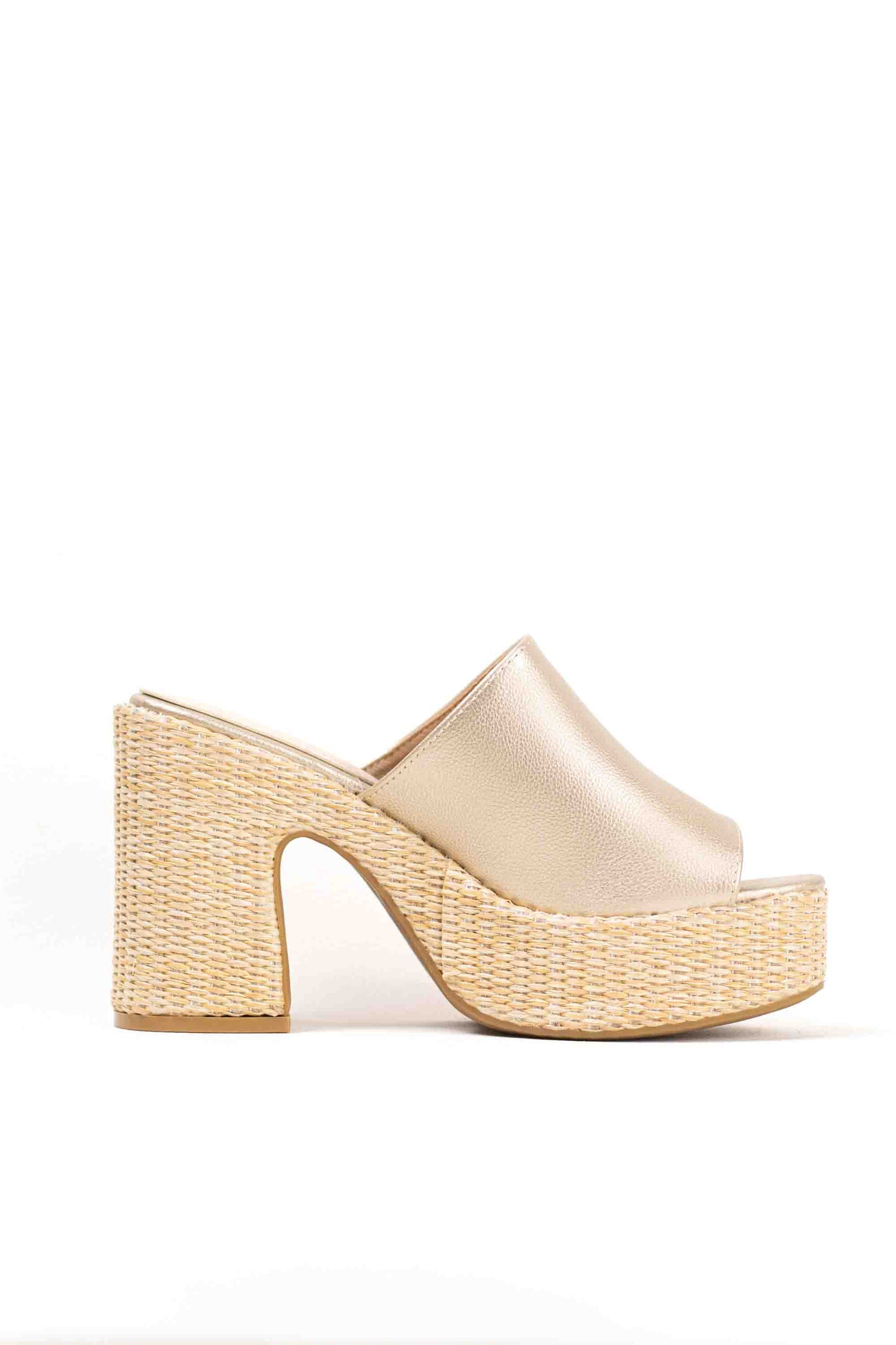 Sandalias doradas zuecos tacón alto con plataforma de rafia