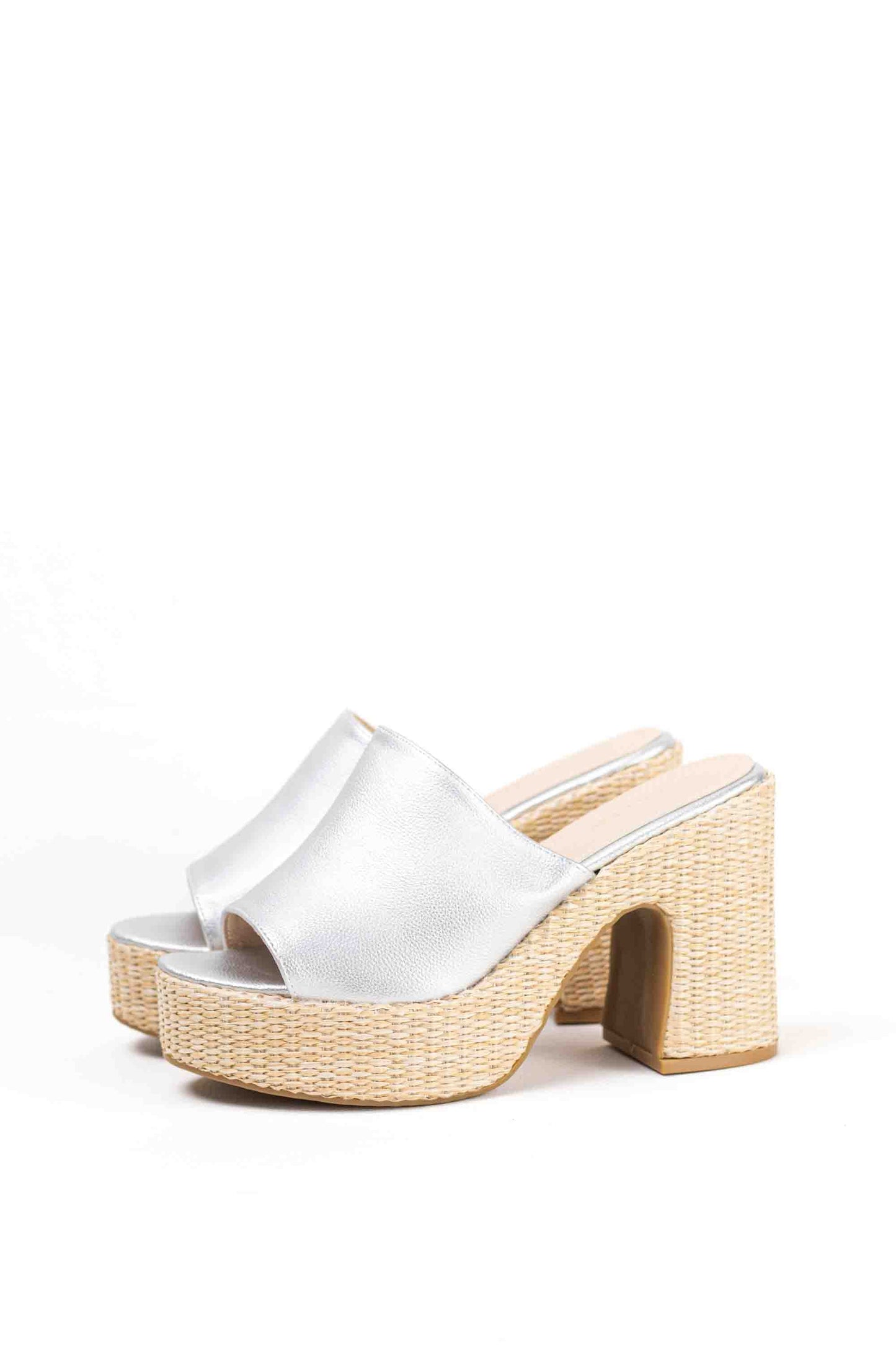 Sandalias doradas zuecos tacón alto con plataforma de rafia