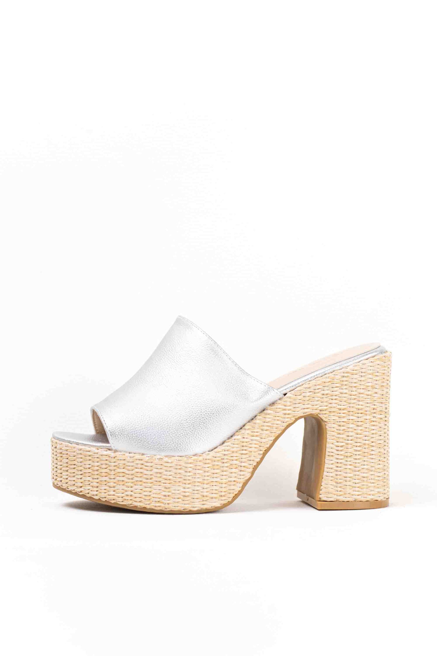 Sandalias doradas zuecos tacón alto con plataforma de rafia