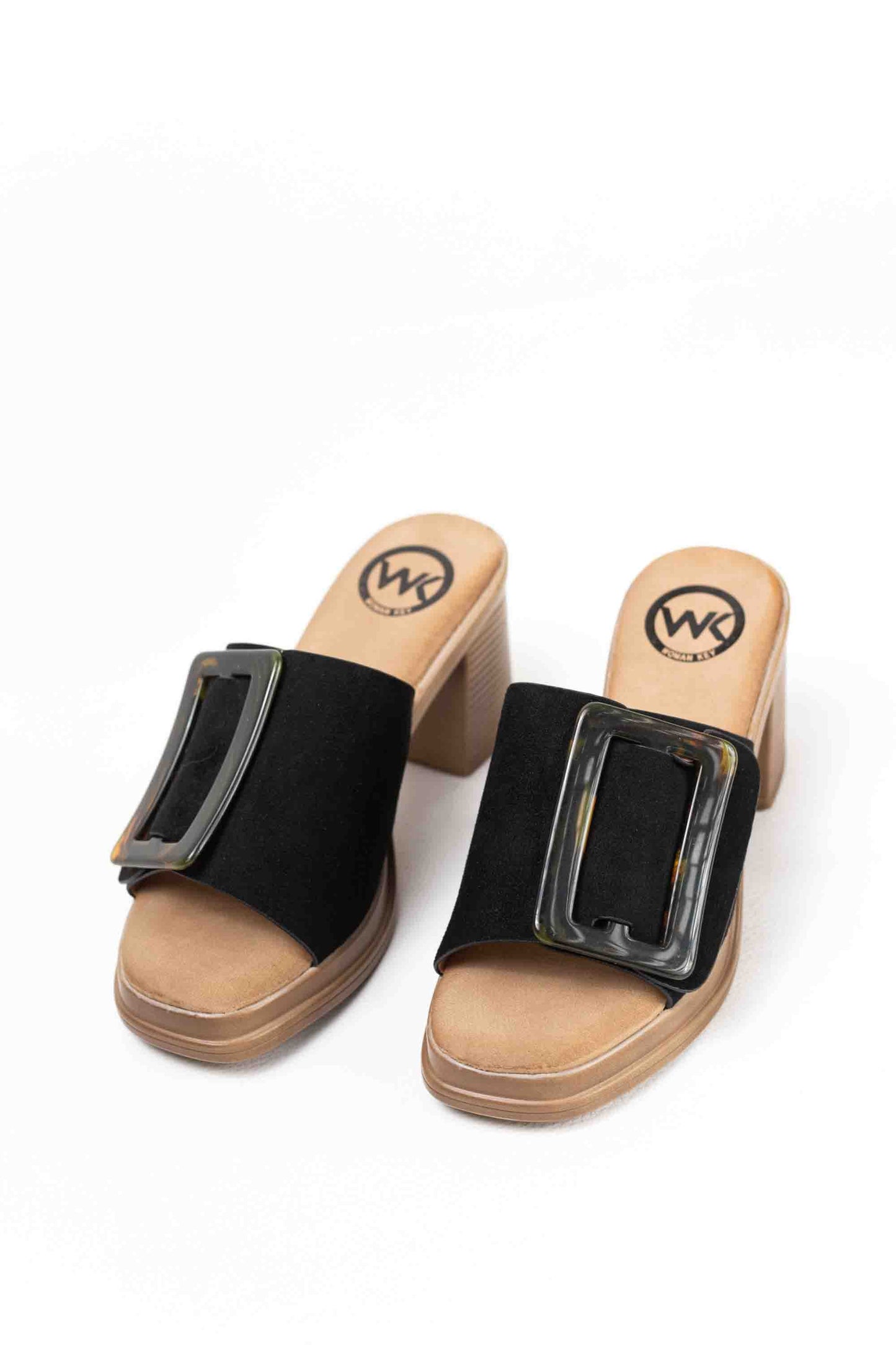 Sandalias mules dorados tacón medio detalle de hebilla