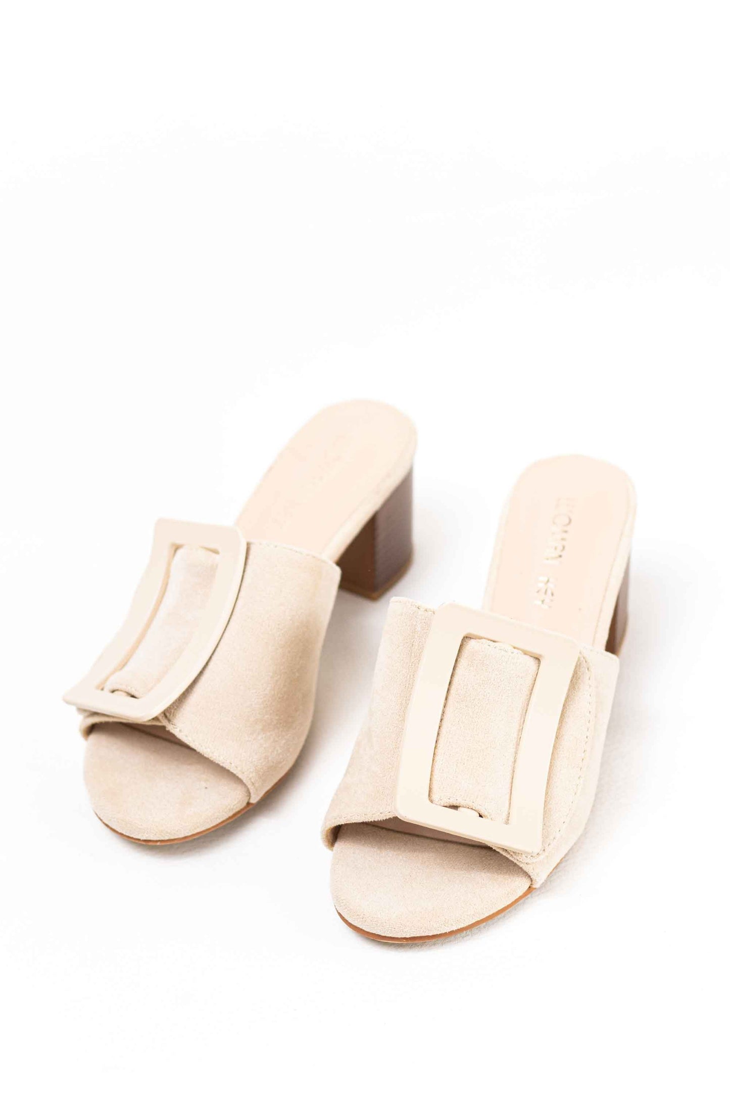 Sandalias tacón mediano efecto madera mules con adorno de hebilla