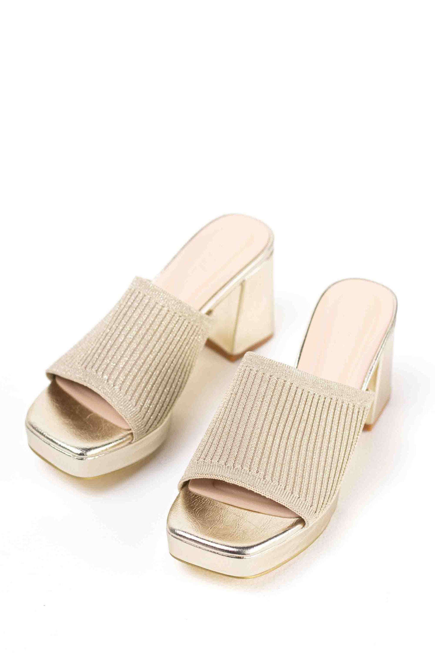 Sandalias doradas mules mujer de tacón bloque