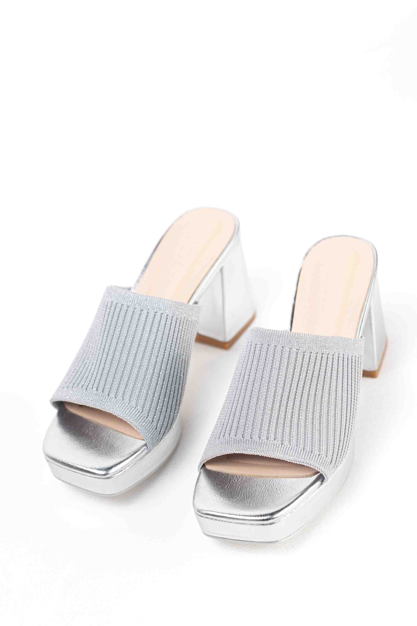 Sandalias doradas mules mujer de tacón bloque