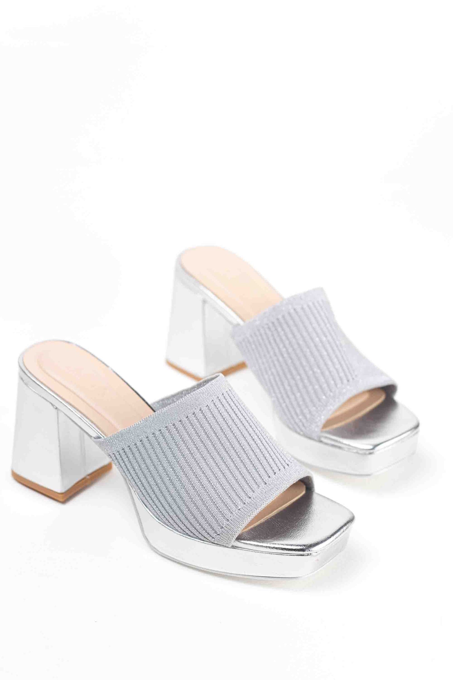 Sandalias doradas mules mujer de tacón bloque