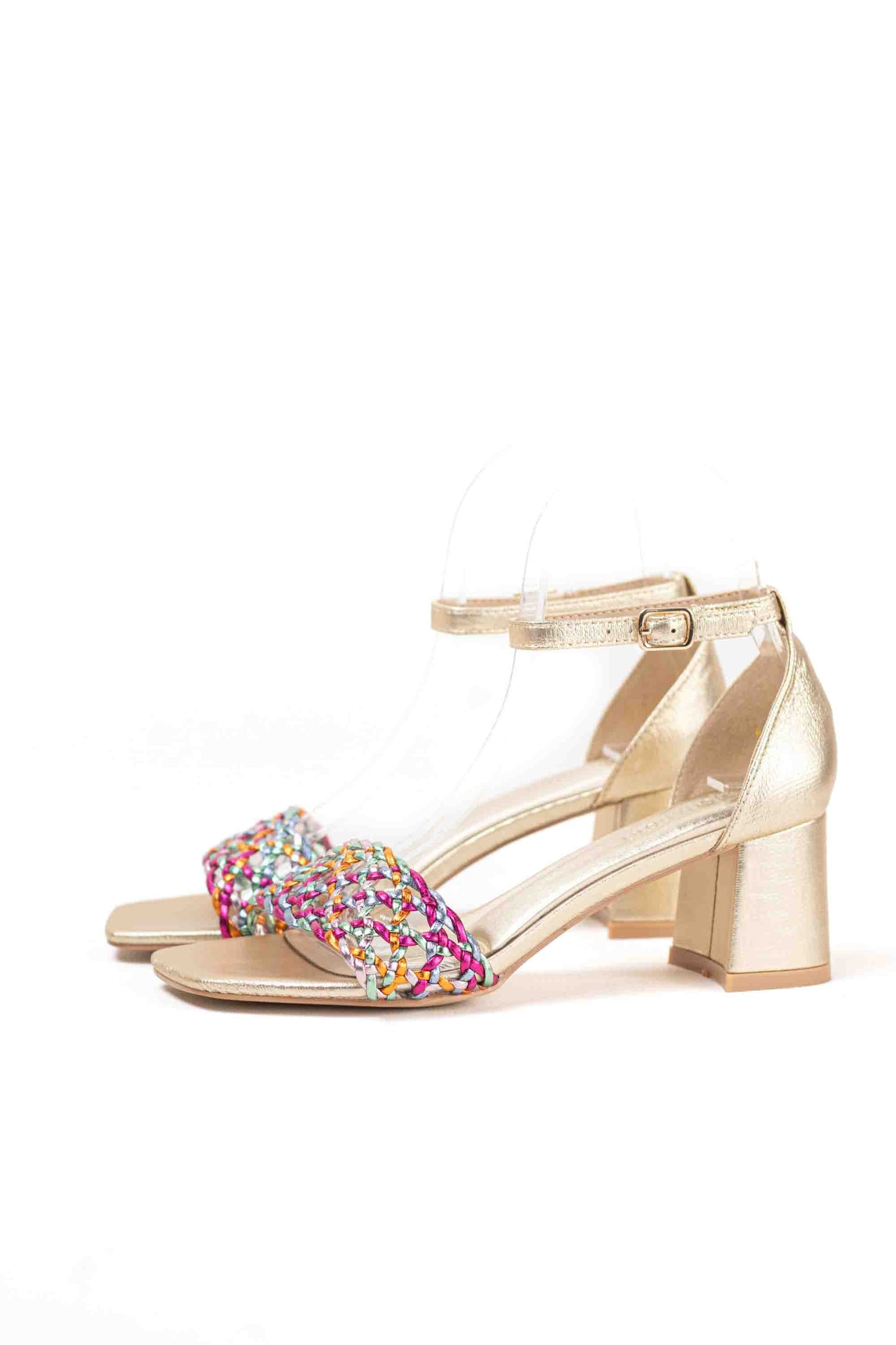 Sandalias doradas mujer tacón medio par vestir con diseño trenzado