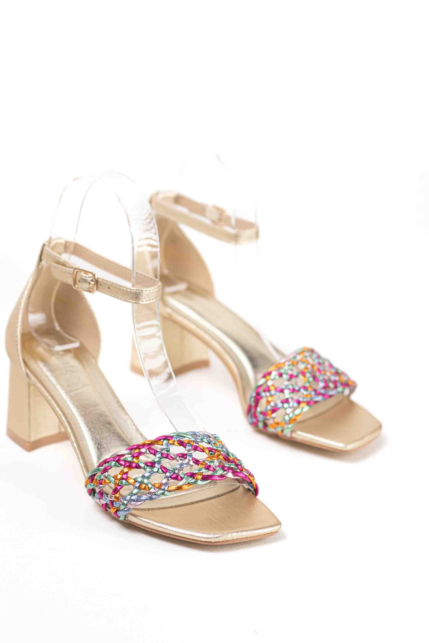 Sandalias doradas mujer tacón medio par vestir con diseño trenzado