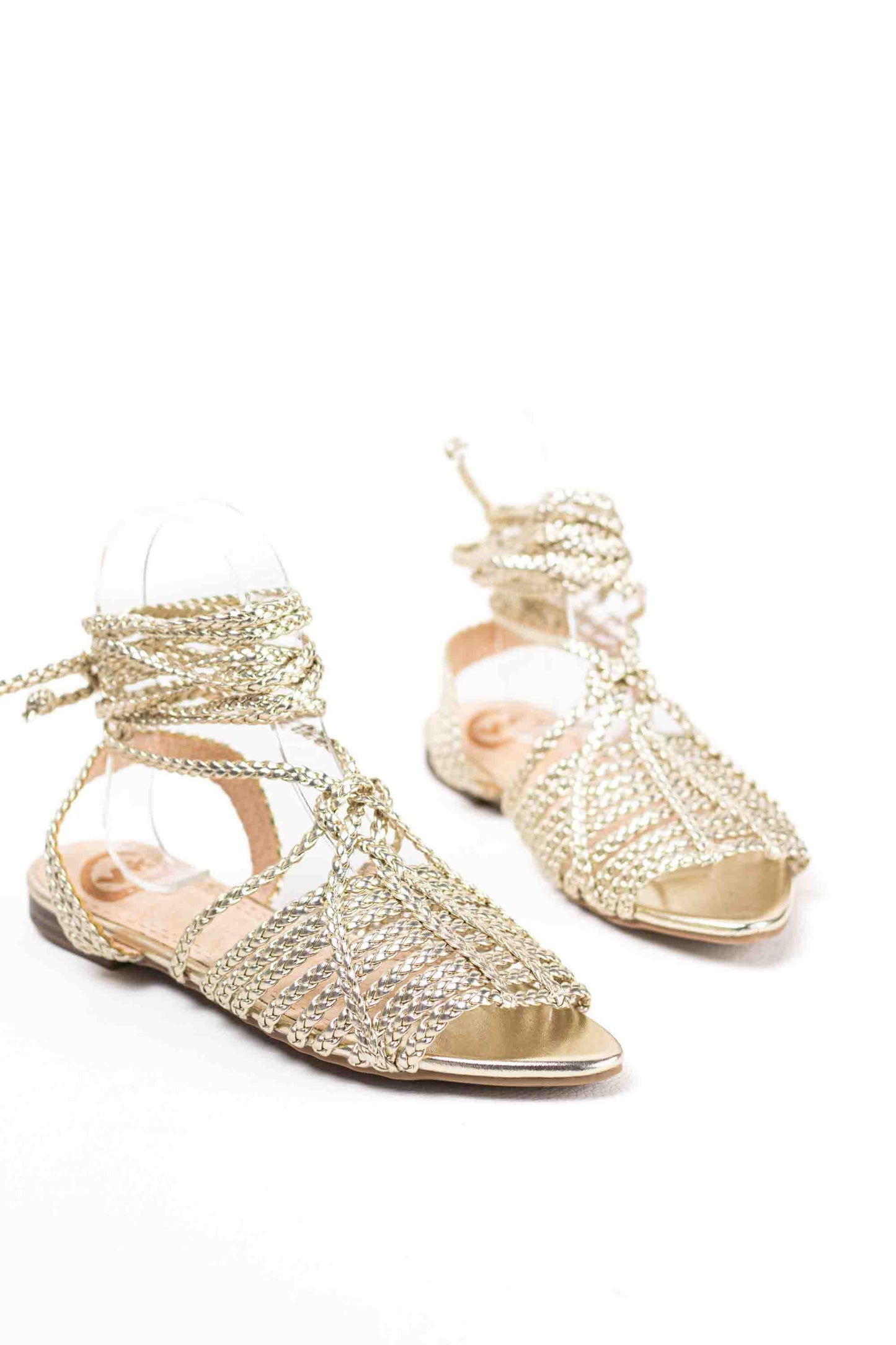 Sandalias doradas tiras trenzadas con cintas para mujer con suela plana