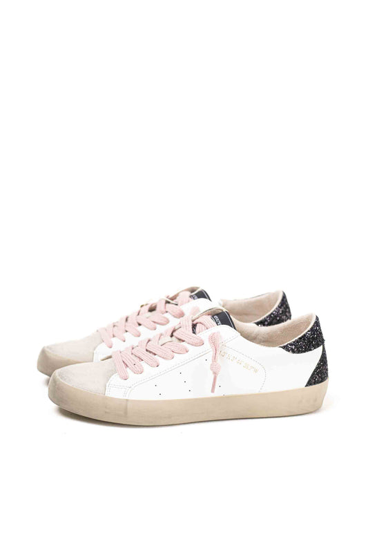 Zapatilla deportiva estilo retro en combinación de materiales Corina