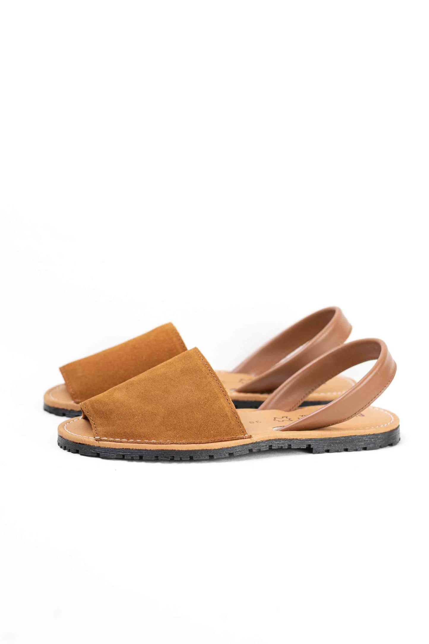 Menorquinas clásicas mujer de piel serraje hechas en España con suela de goma