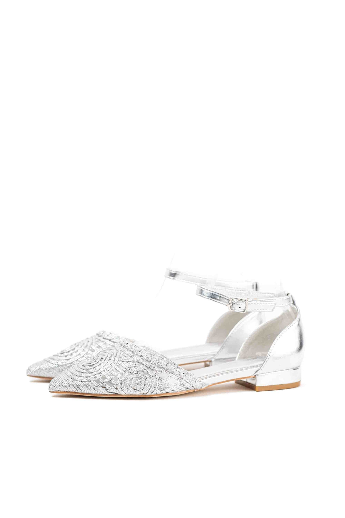 Zapatos dorados mujer con suela plana diseño crochet con pulsera