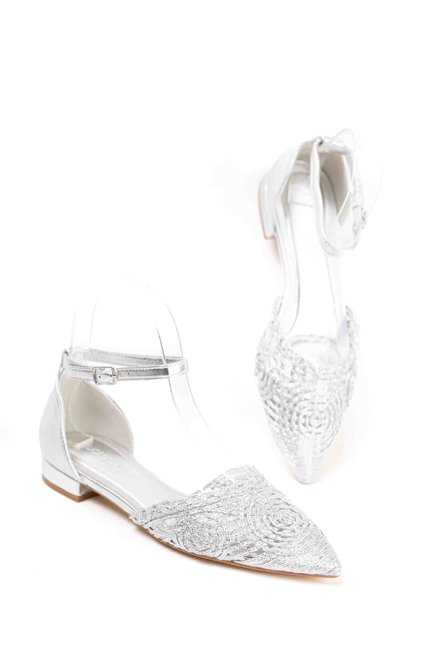 Zapatos dorados mujer con suela plana diseño crochet con pulsera