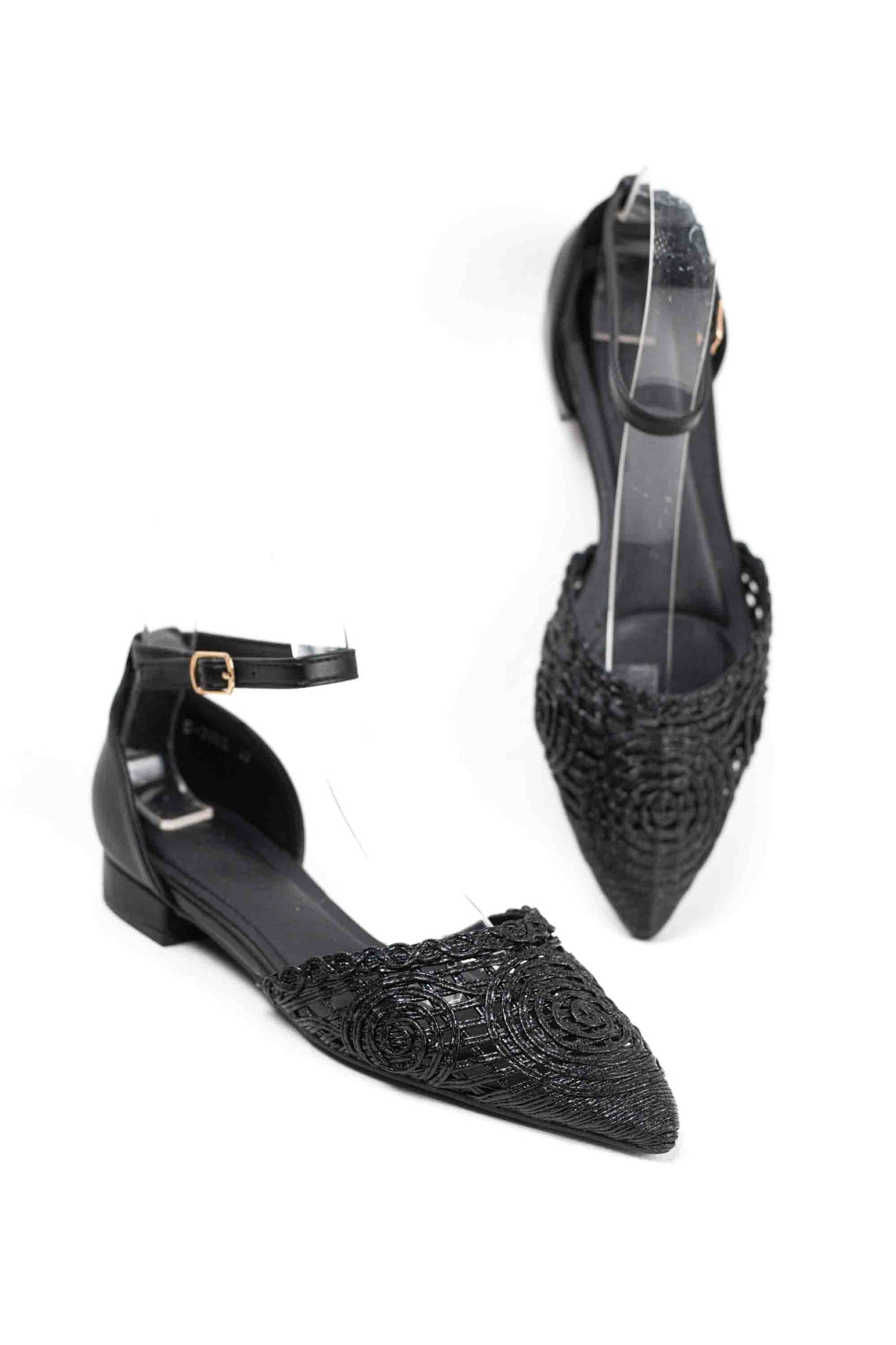 Zapatos dorados mujer con suela plana diseño crochet con pulsera