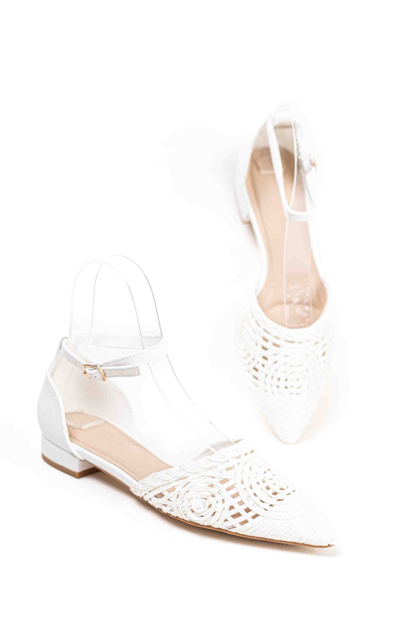 Zapatos dorados mujer con suela plana diseño crochet con pulsera