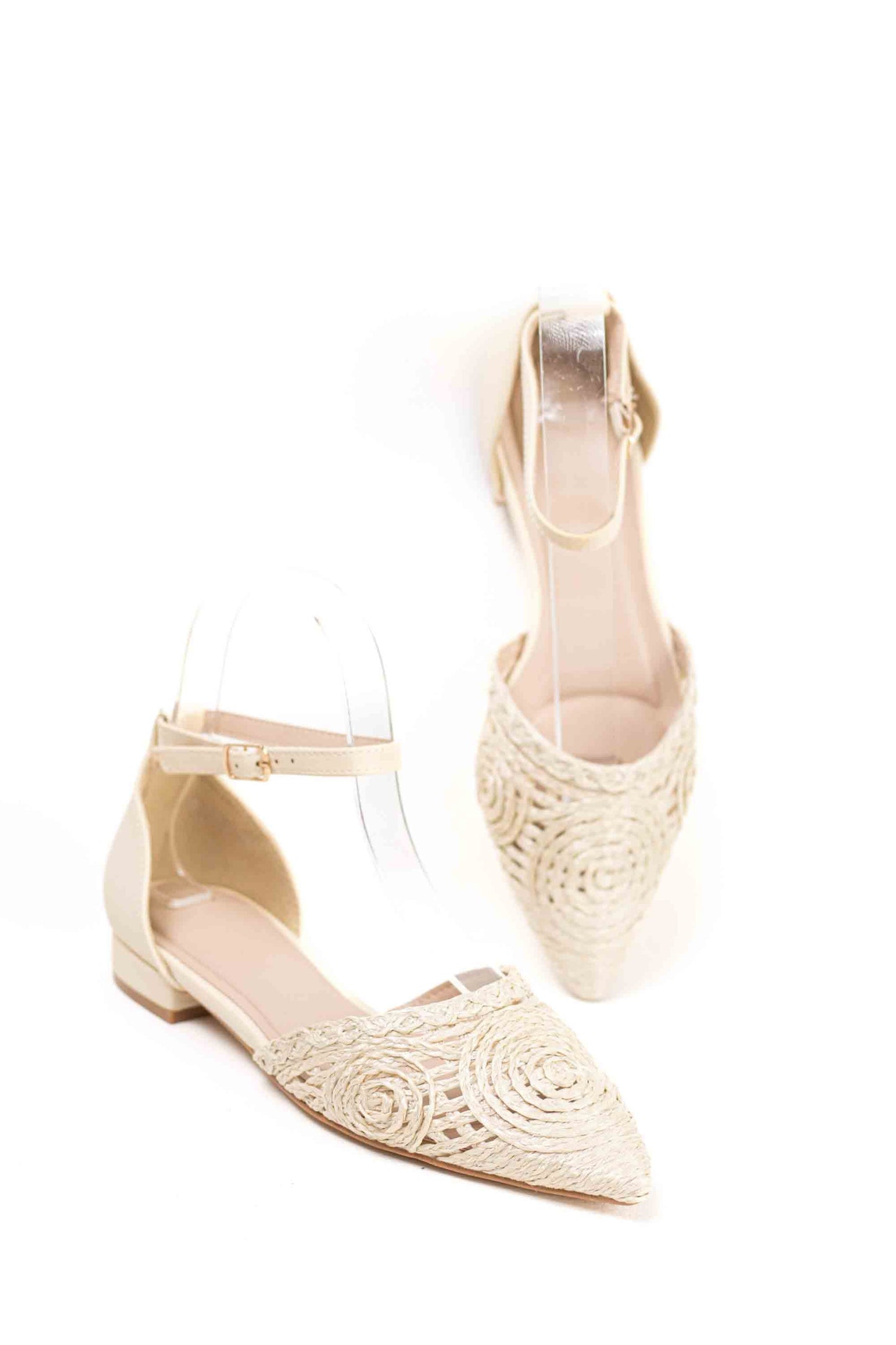 Zapatos dorados mujer con suela plana diseño crochet con pulsera