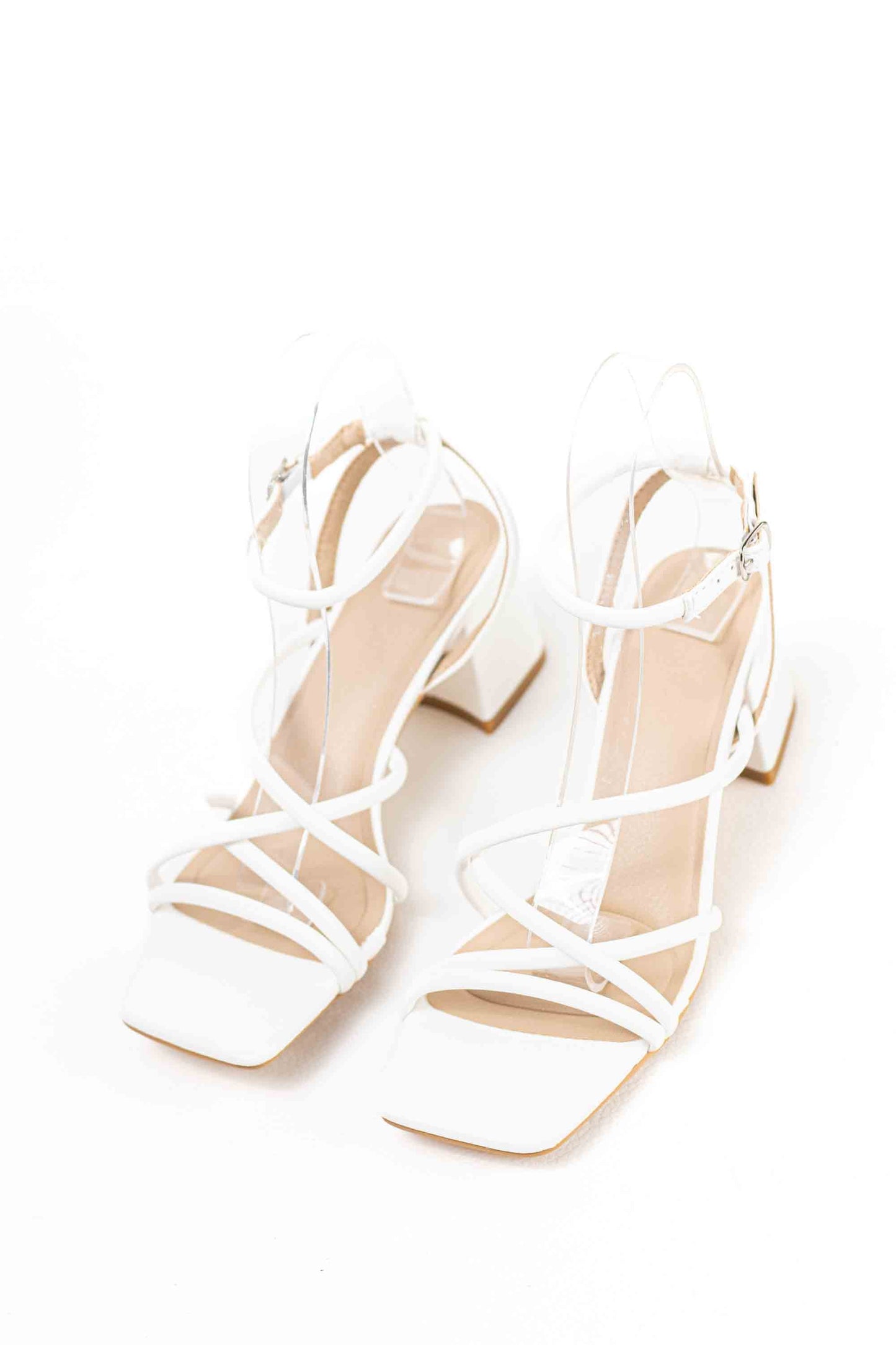 Sandalias doradas de tacòn para vestir con tiras cruzadas