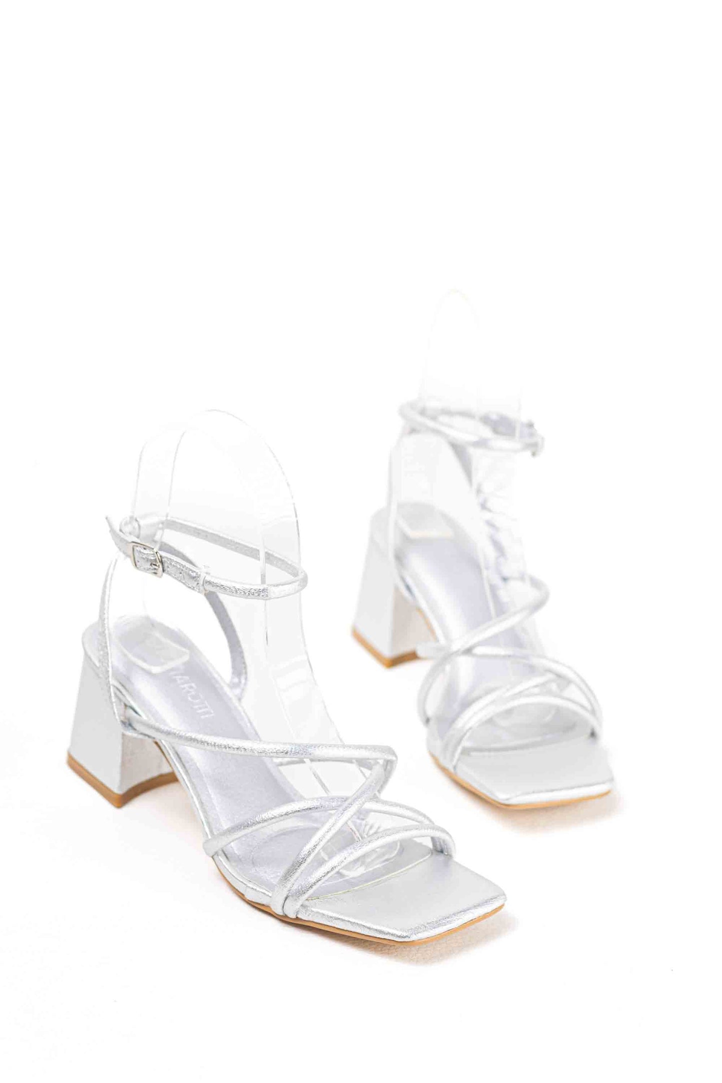 Sandalias doradas de tacòn para vestir con tiras cruzadas