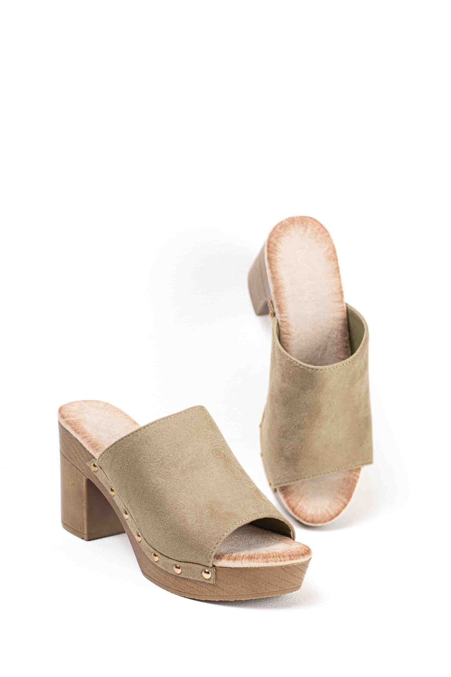 Sandalias mujer mules con  tacón alto y plataforma efecto madera con tachas