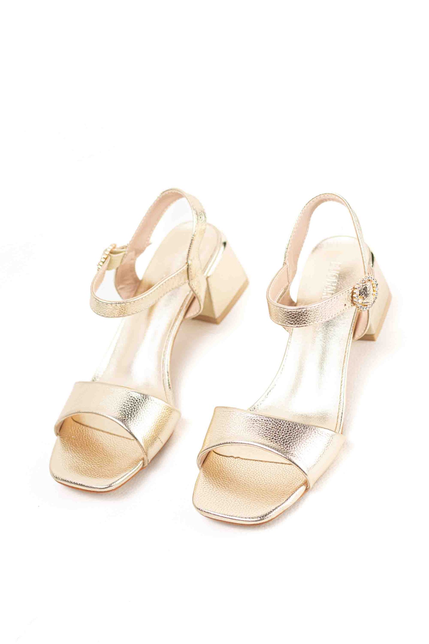 Sandalias doradas de tacón para vestir