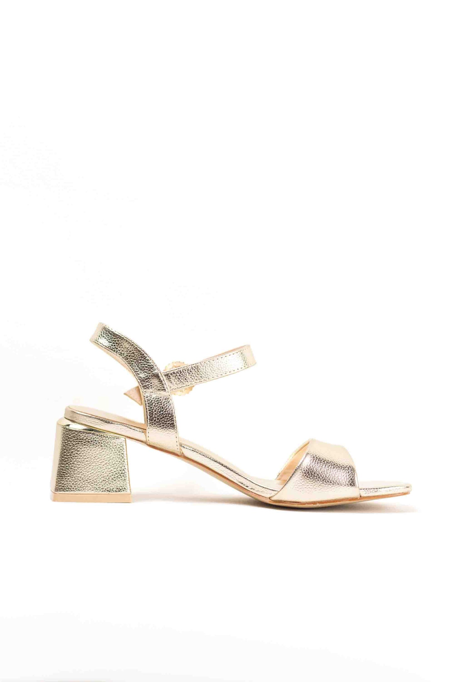 Sandalias doradas de tacón para vestir