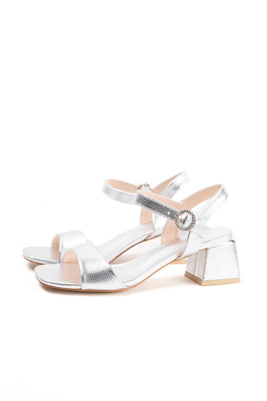 Sandalias doradas de tacón para vestir