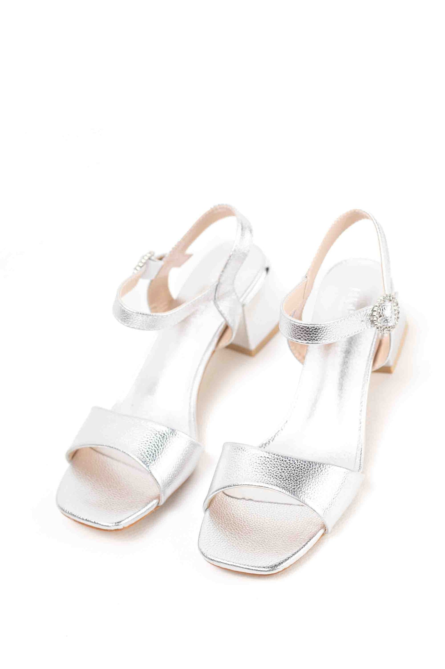 Sandalias doradas de tacón para vestir