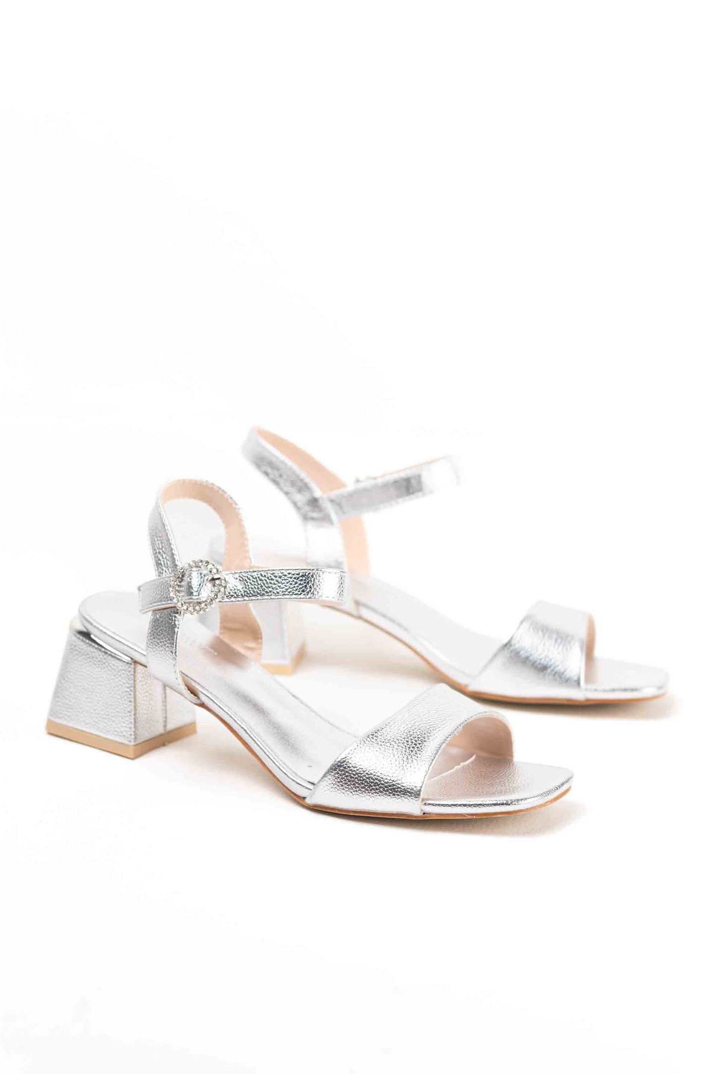 Sandalias doradas de tacón para vestir