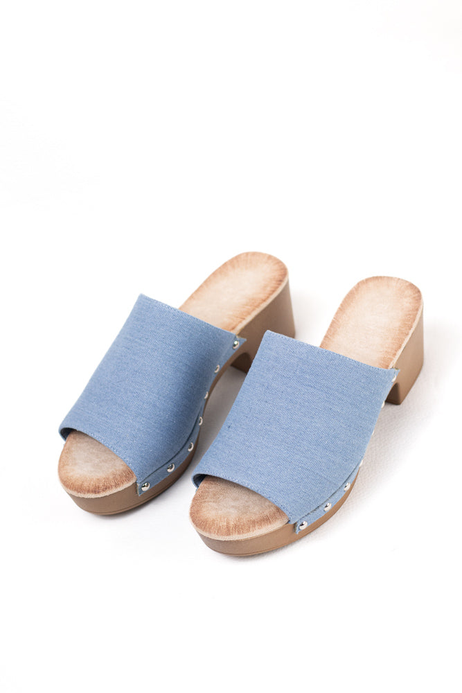 Sandalias mujer mules con tacón alto y plataforma efecto madera con tachas y plantilla acolchada