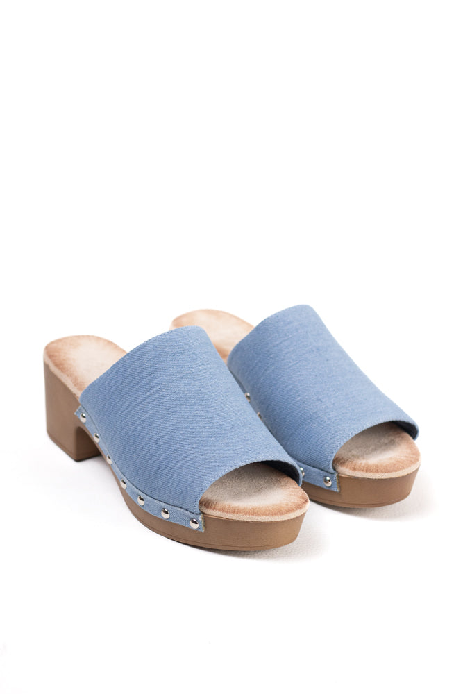 Sandalias mujer mules con tacón alto y plataforma efecto madera con tachas y plantilla acolchada