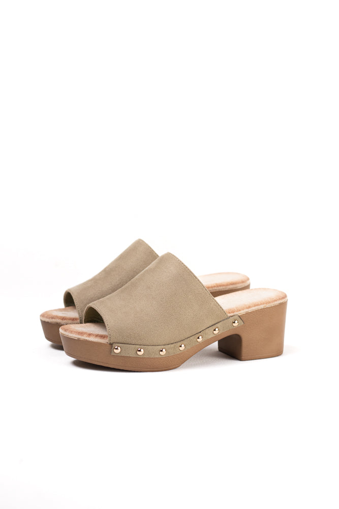 Sandalias mujer mules con tacón alto y plataforma efecto madera con tachas y plantilla acolchada