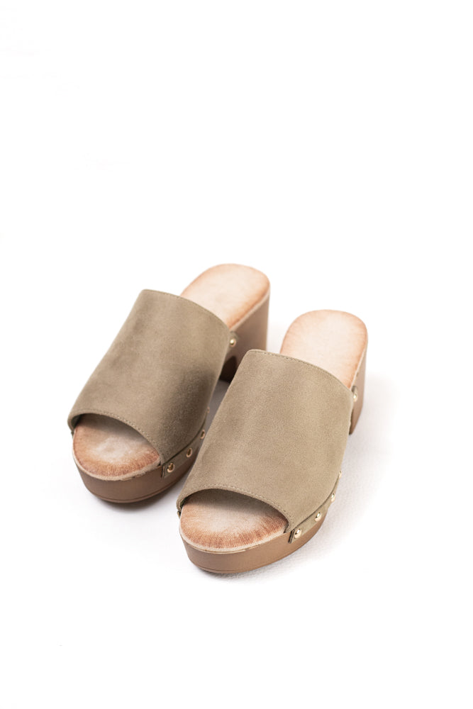 Sandalias mujer mules con tacón alto y plataforma efecto madera con tachas y plantilla acolchada