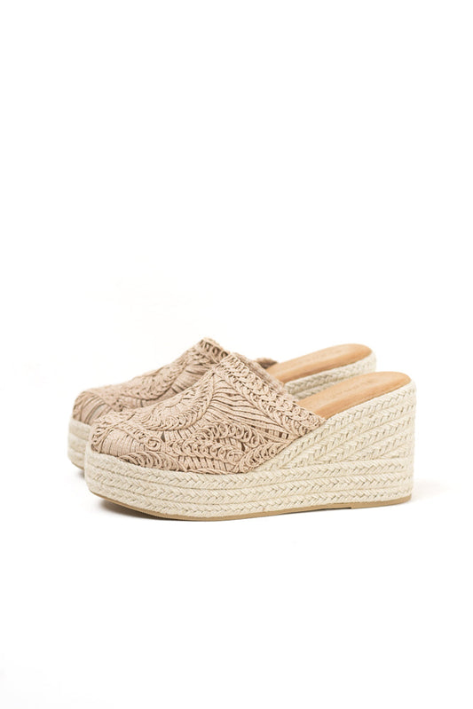 Sandalias zueco mujer con cuña alta de espartos y plataforma con diseño crochet
