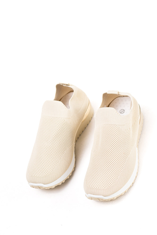 Zapatillas deportivas beige sin cordones, comodidad y estilo casual