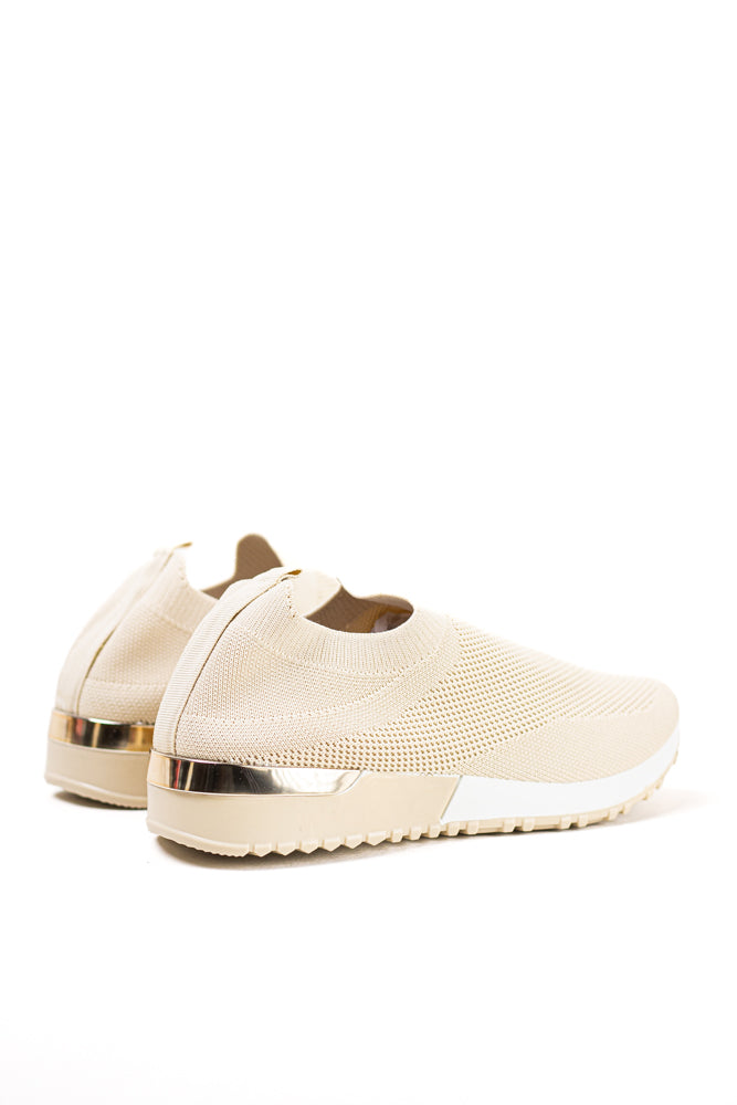 Zapatillas deportivas beige sin cordones, comodidad y estilo casual