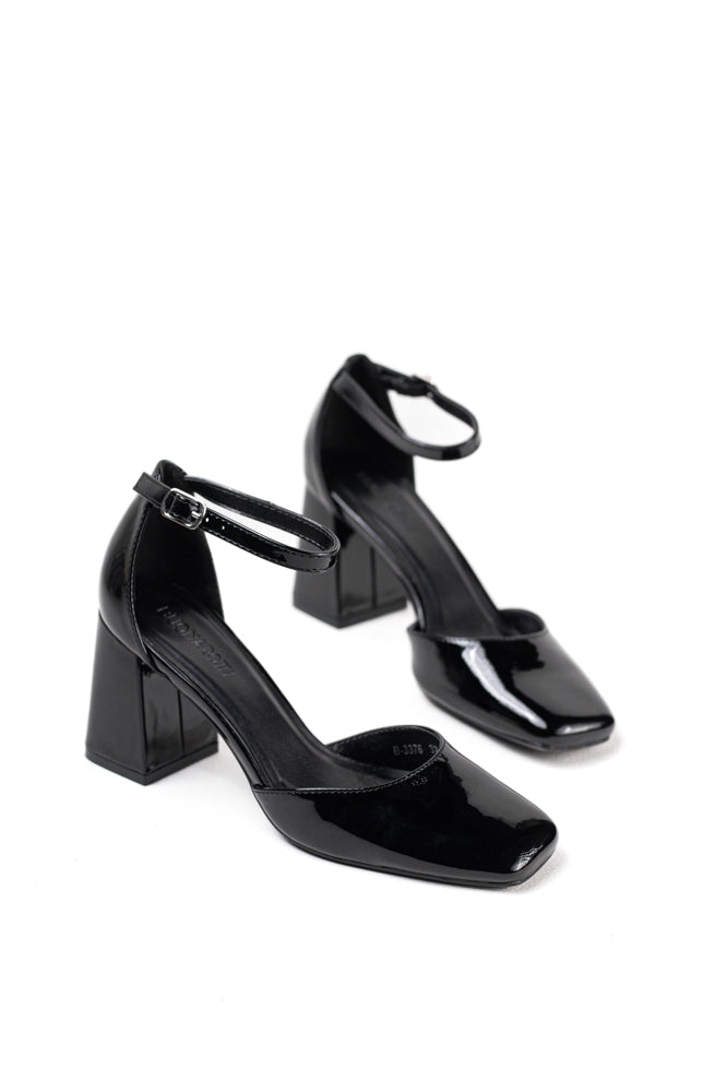 Zapatos de tacón con correa para mujer en charol beige, glamour sofisticado, perfectos para cualquier evento especial