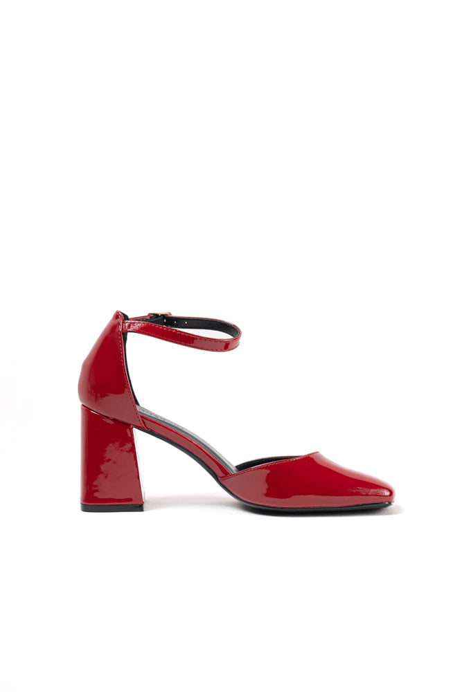 Zapatos de tacón con correa para mujer en charol beige, glamour sofisticado, perfectos para cualquier evento especial