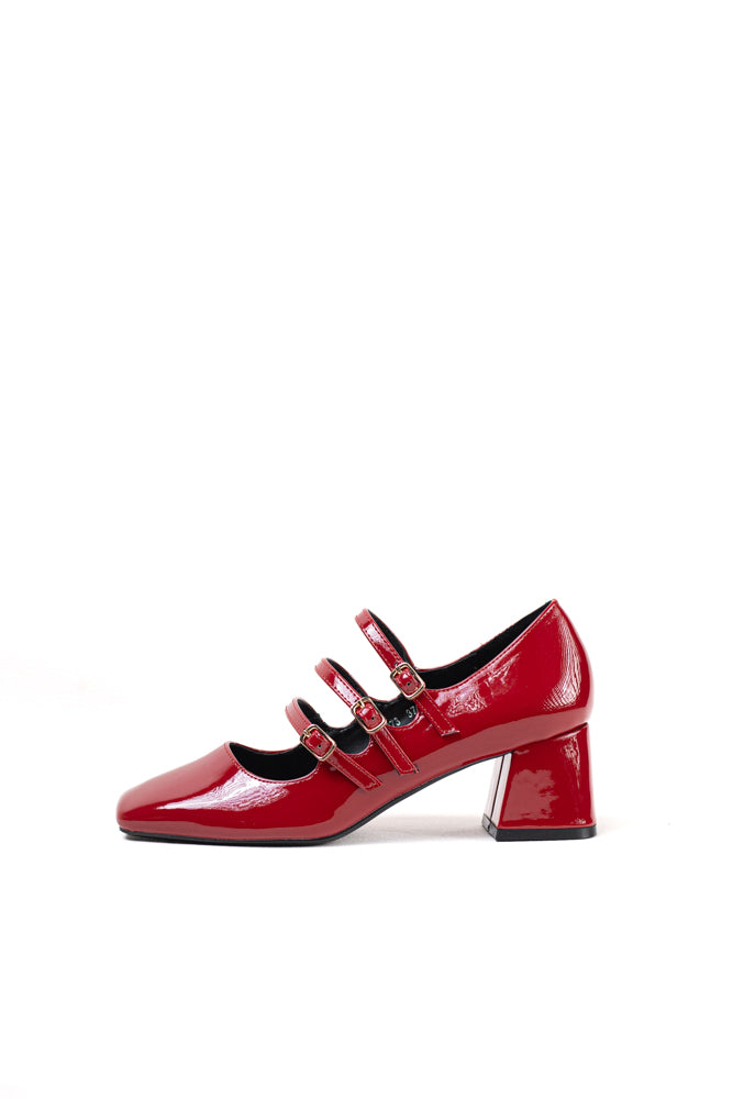 Zapatos de tacón rojo charol para mujer, triple hebilla, estilo audaz y elegante para eventos destacados