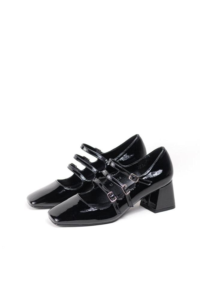 Zapatos de tacón rojo charol para mujer, triple hebilla, estilo audaz y elegante para eventos destacados